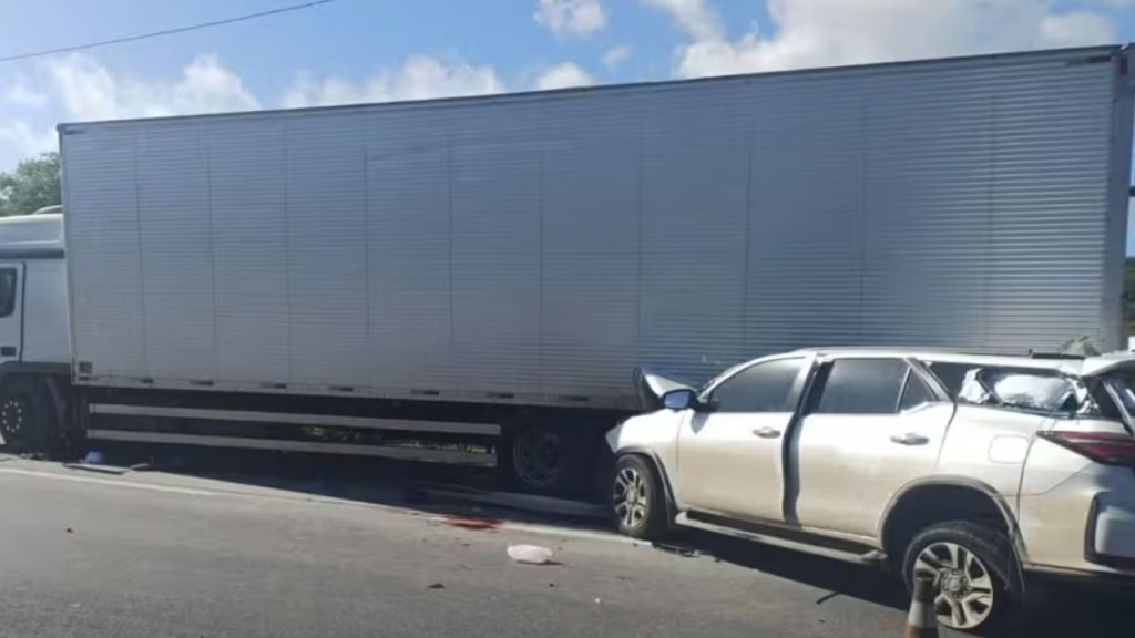 Këngëtari i njohur vd es në moshën 27-vjeçare, makina e tij përplaset me një kamion