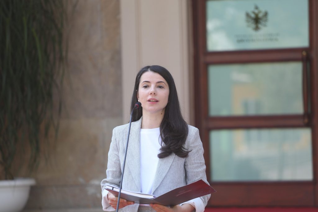 U përplas teksa lëvizte me biçikletë, humb jetën në spital babai i ministres Adea Pirdeni!