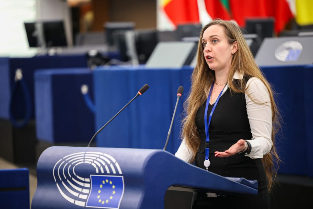 “Do të jem me ju në shesh! Europa duhet t’ju dëgjojë”/ Një tjetër eurodeputete i bashkohet protestës