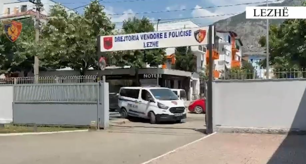Tentoi të përplaste për vdekje nënën e bashkëjetueses me makinë, arrestohet 28-vjeçari