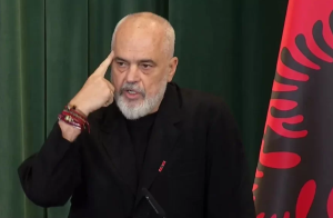 Tensionet në protestë, reagon Rama