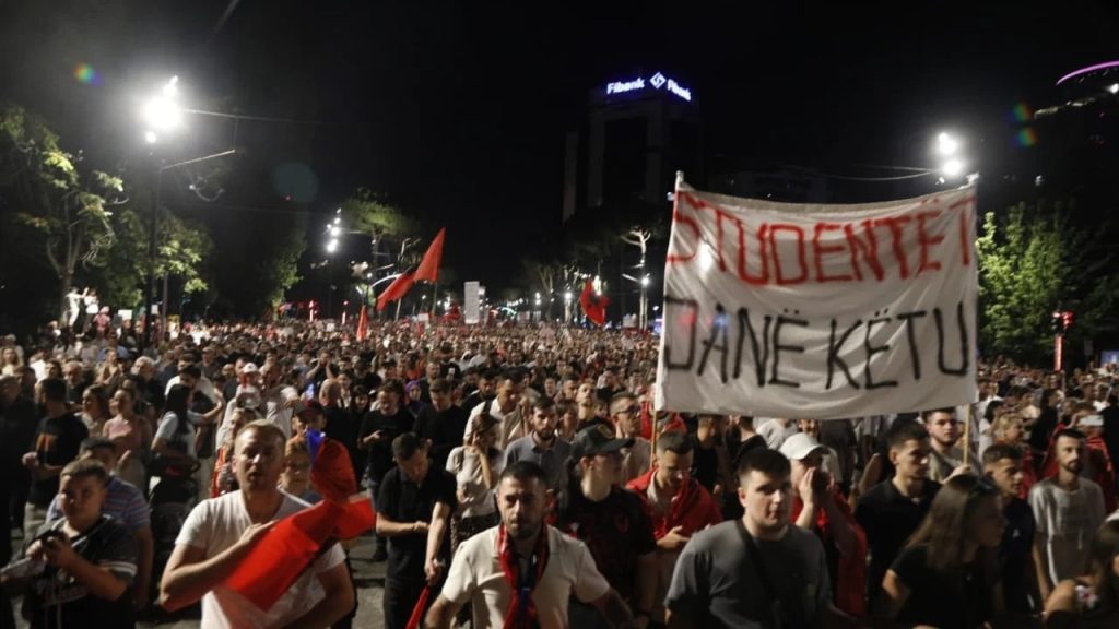 Policia procedon penalisht 16 protestues! Ja akuzat e ngritura ndaj tyre