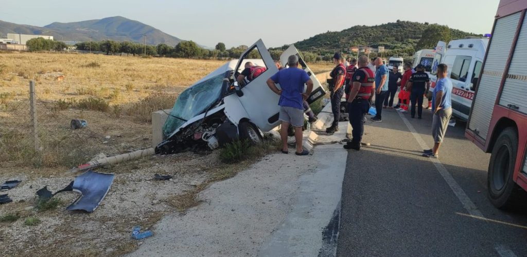 Furgoni del nga rruga në Vlorë-Llogara, një person i v dekur!