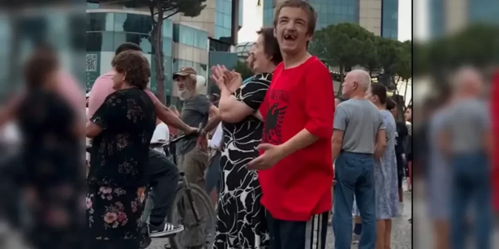 Nënë Fileja dhe djali i saj autik kanë nevojë për ndihmën e shqiptarëve
