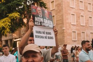 Deputeti i Ramës: Kemi zbuluar kush i sponsorizon protestuesit
