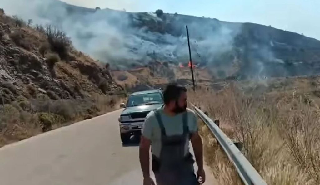 Flakët pushtojnë edhe Greqinë, humbin jetën 2 zjarrfikës!