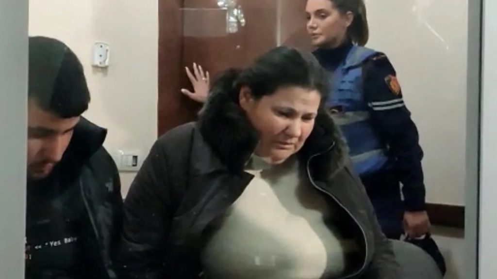 Lirohet nga burgu Rozeta Dobi! Pastruesja që vodhi qindra mijëra euro në banesën e ish-zyrtares Alda Klosi përfitoi nga amnistia