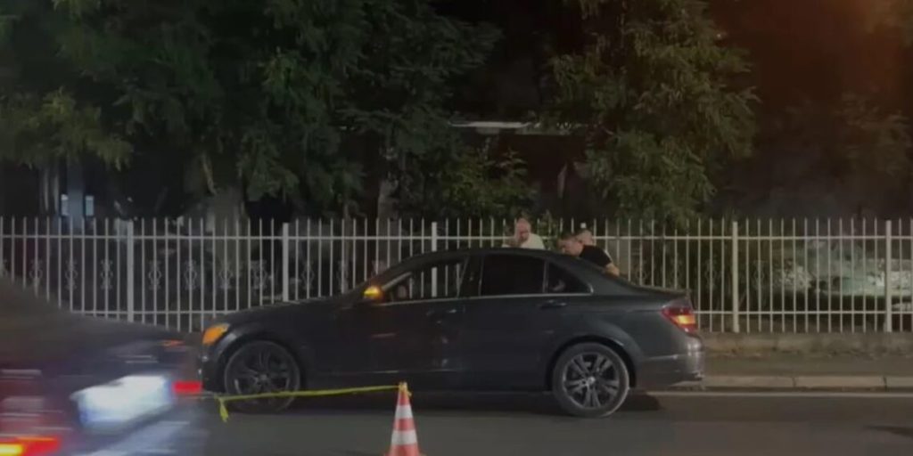 Shpërthim brenda zjarrit në Shëngjin, plagoset pasagjeri që po kalonte me makinë