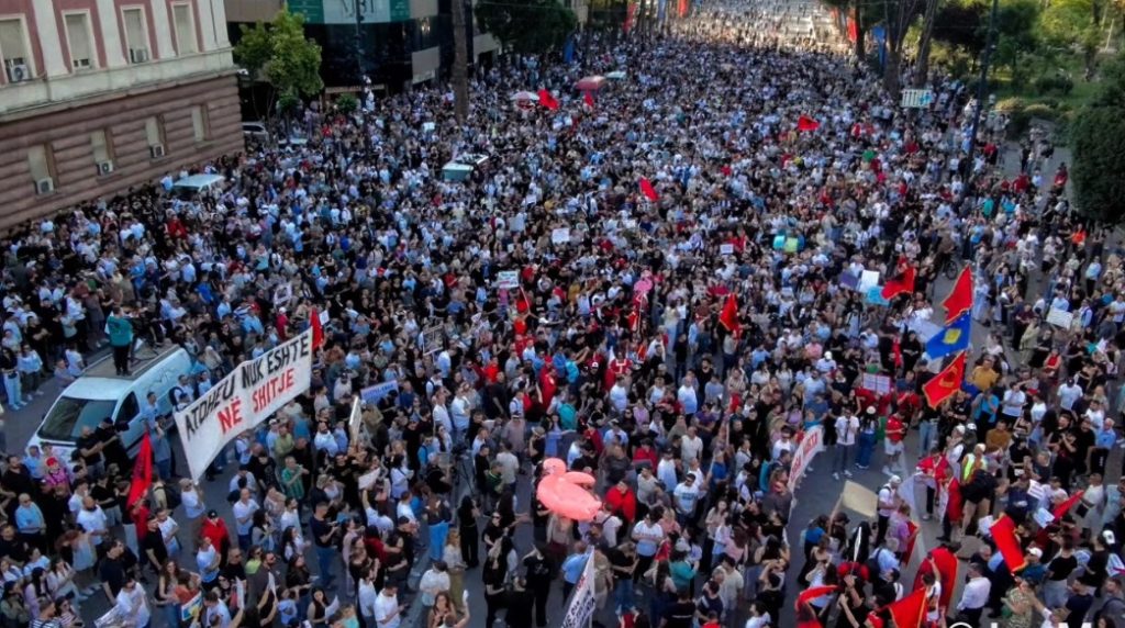 “Pa mërgatë nuk ka Shqipëri”/ Aktivisti Arben Kola: Më 15-16 gusht protesta madhështore e Diasporës në Tiranë